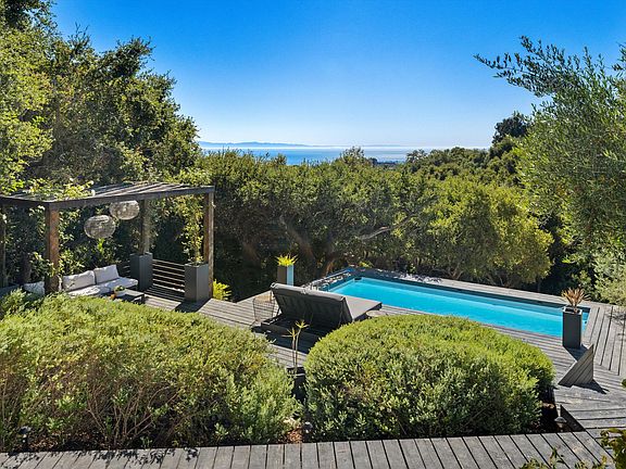 3rd image of 975 Mariposa Ln