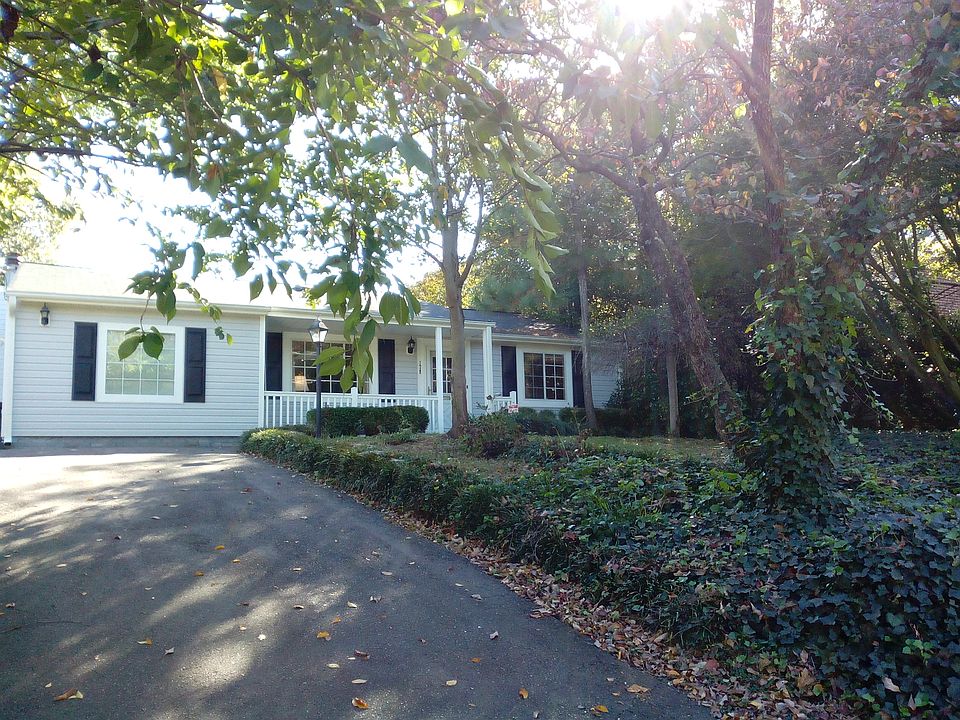 Lovely w/curb appeal