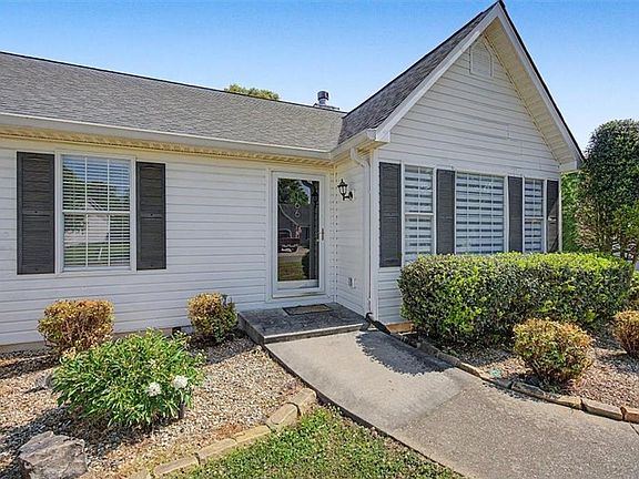 5th image of 166 Hanover Cir SE