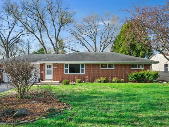 1025 West Riverview DRIVE, Glendale, WI 53209