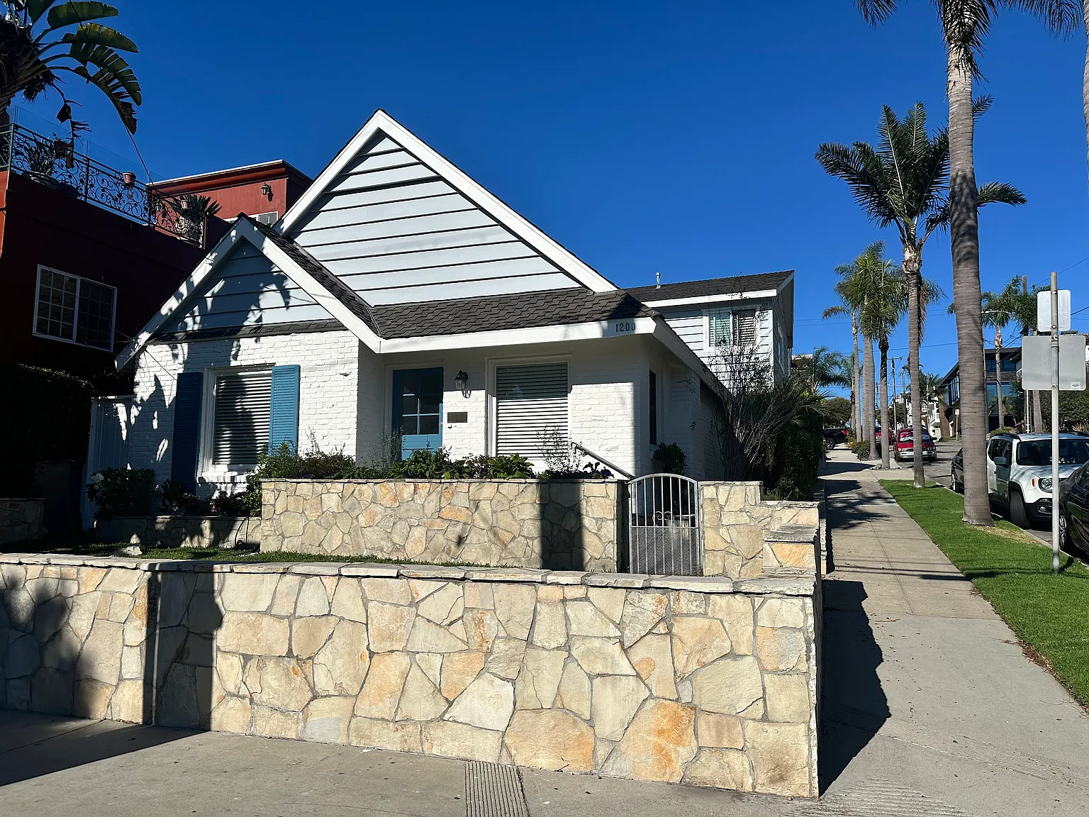 3 bed, 1800 sqft, $9,700 — Photo 2
