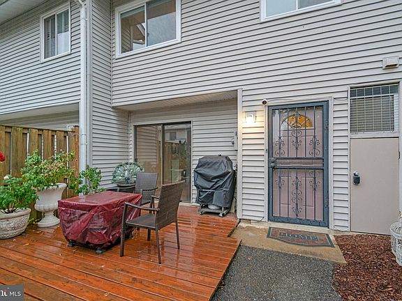 4th image of 8646 Village Sq Suite 8646