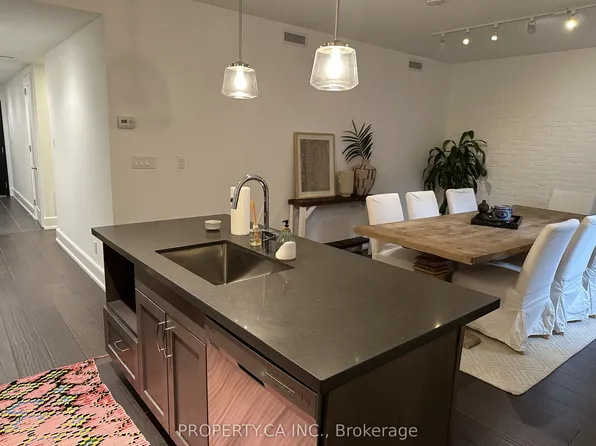 28 Madison Ave #2, Toronto, ON M5R 2S1