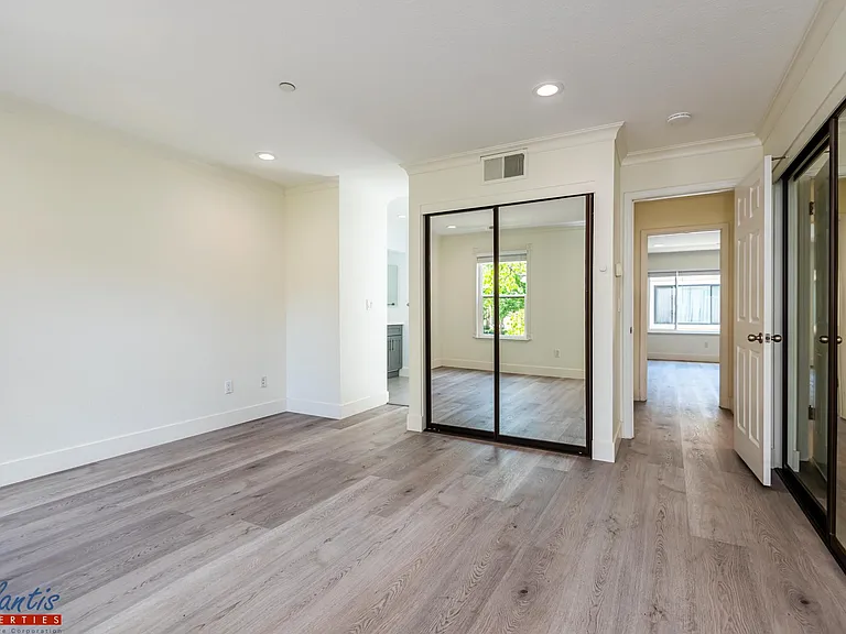982 La Mesa Ter #A — Photo 9