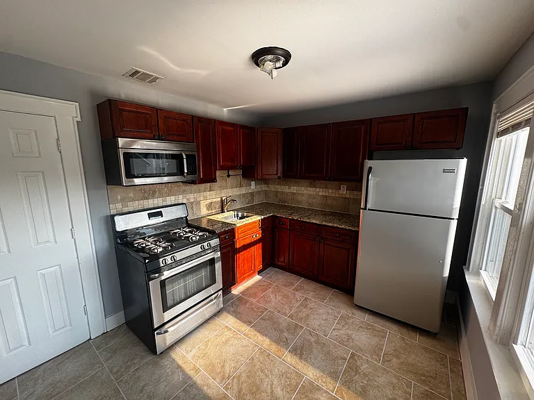 13 Poe Ave #3 — Photo 8