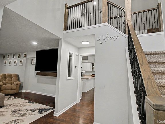 2nd image of 2473 Rose St