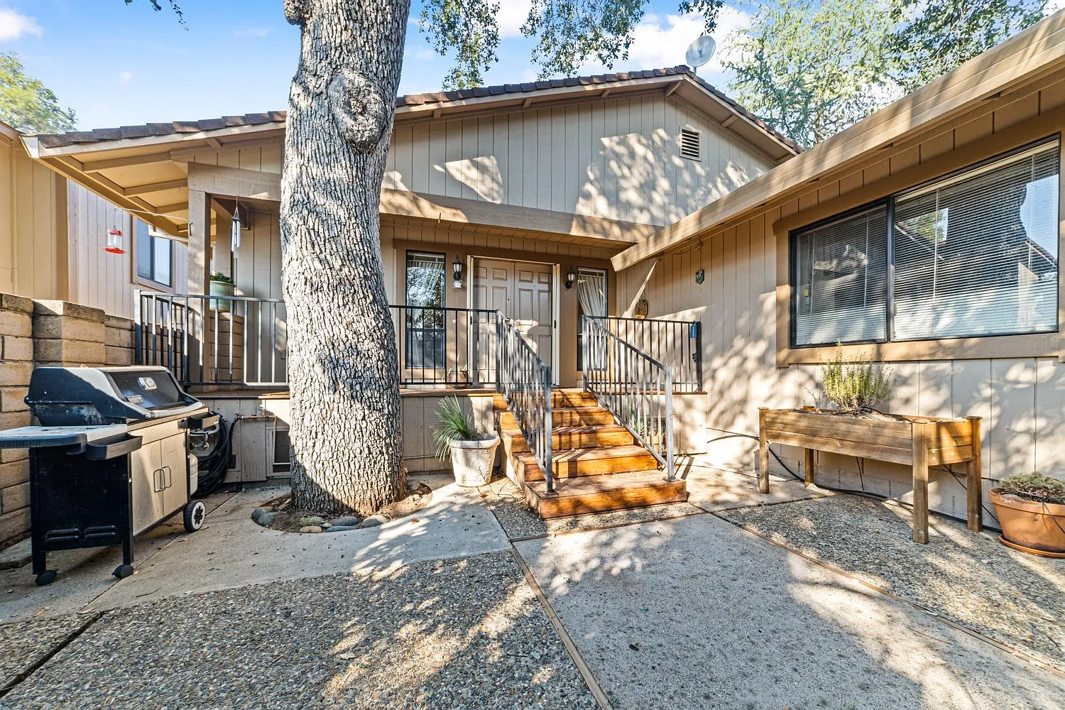 3220 Heights Dr photo 1