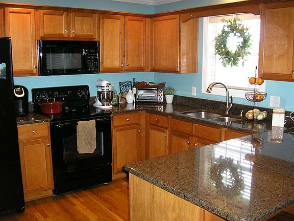 2nd image of 3741 Woodbridge Ln