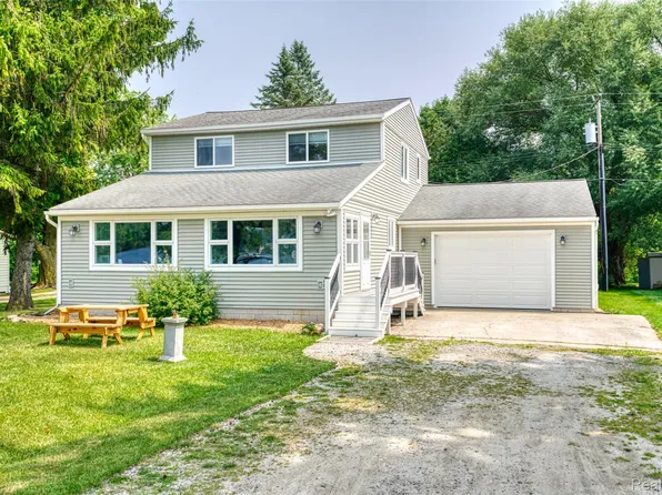 13414 N Lake Rd, Gregory, MI 48137