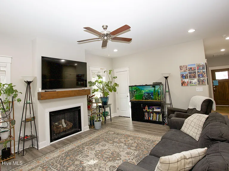 643 Lilac Ln — Photo 6