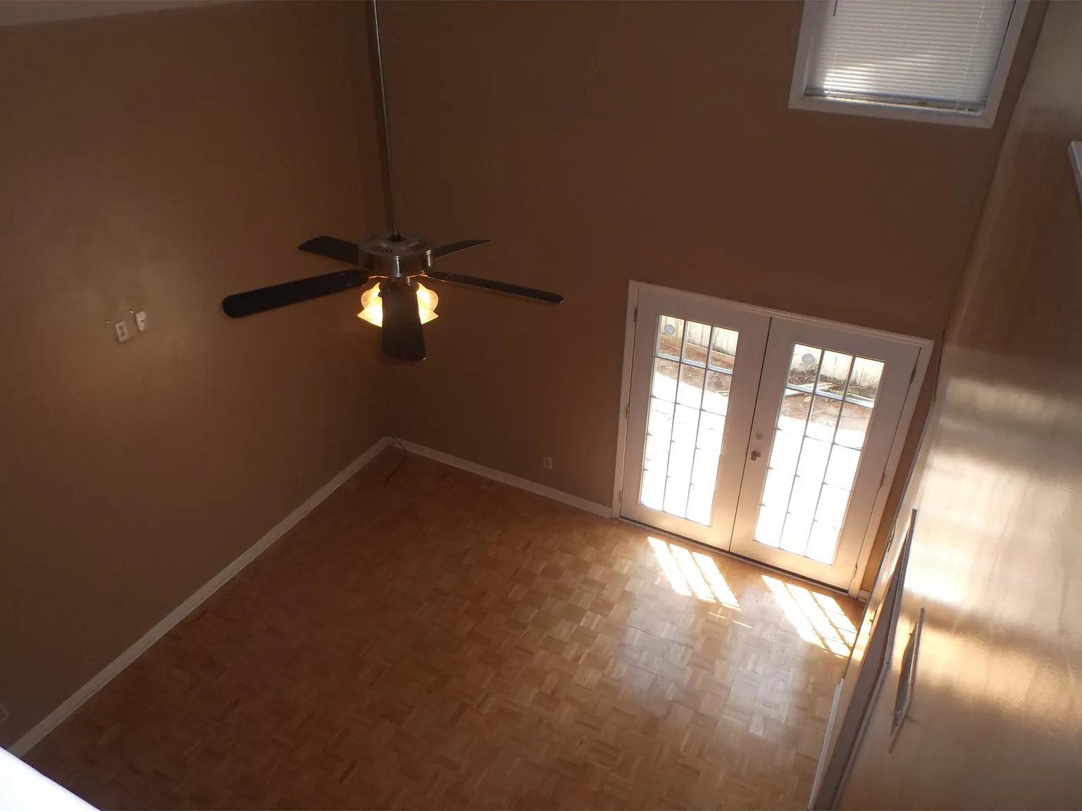 5 Crestwood - 1 — Photo 3