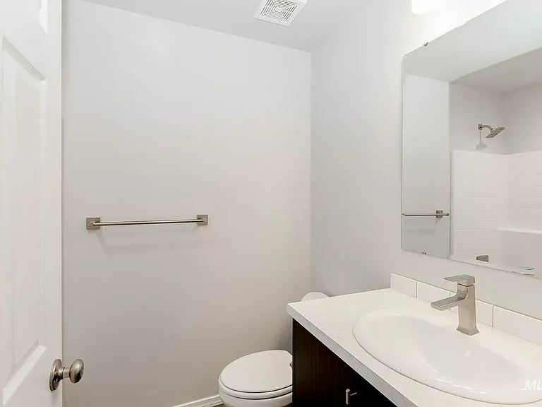 785 SW Alpha St — Photo 16
