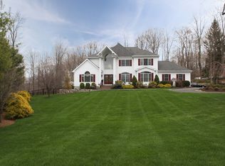 25 Stonewall Ln, Ridgefield, CT 06877