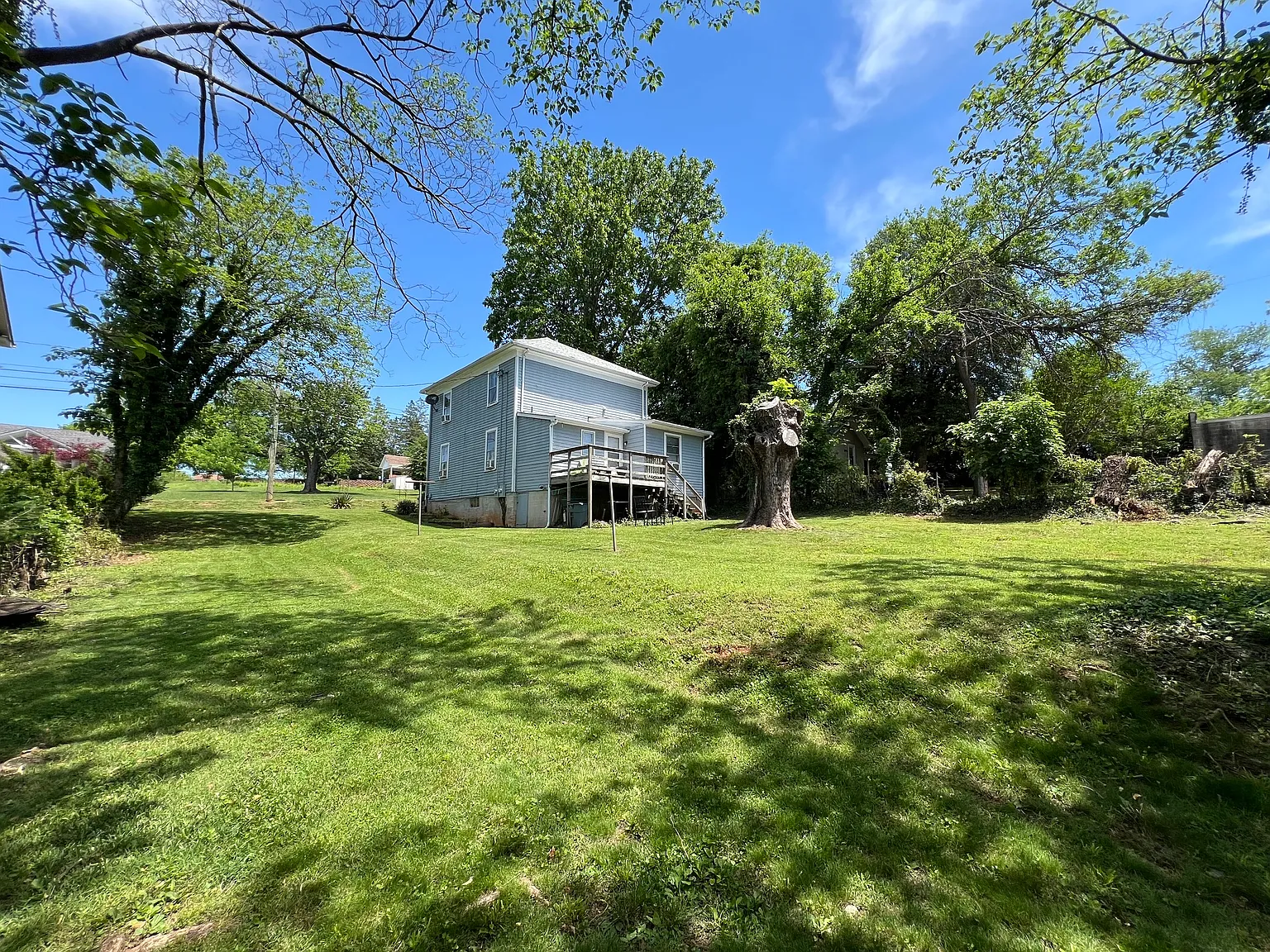 3 bed, 1015 sqft, $1,995 — Photo 4