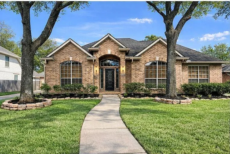 4 bed, 3.0 bath, 2709 sqft, $2,600 — Photo 3