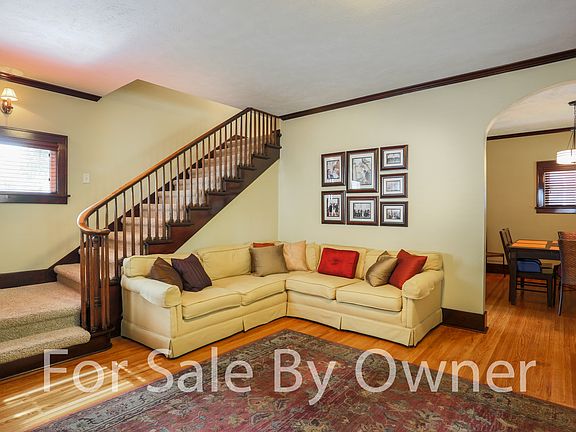 3rd image of 909 S 37th St