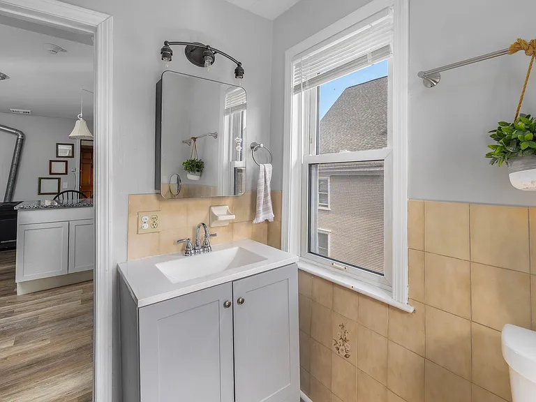 41 E Transit St #2R — Photo 13