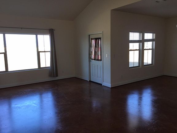 2nd image of 708 Englemann Oak Dr