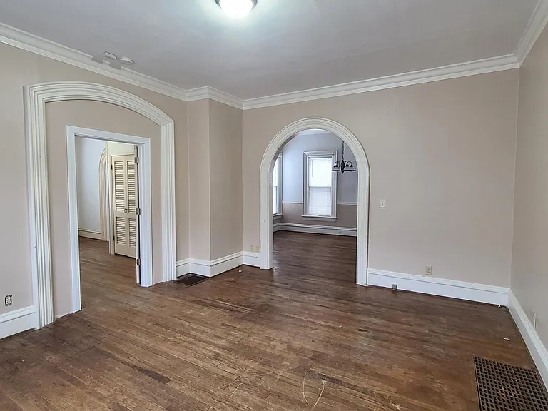 615 W Main St — Photo 3