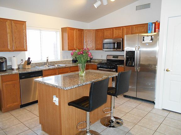 Granite, Stainless Appliances