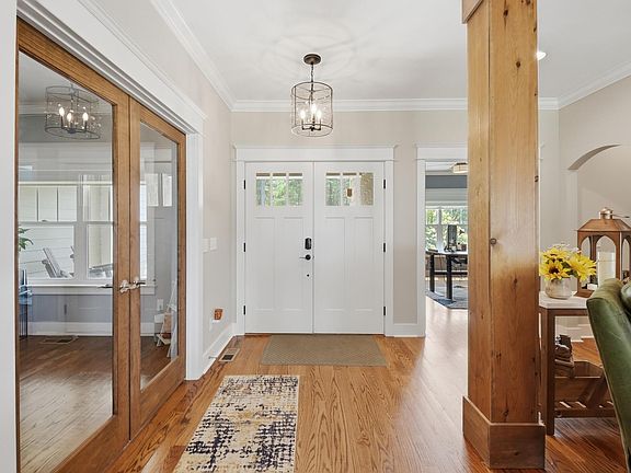 4th image of 975 Cumberland Cir