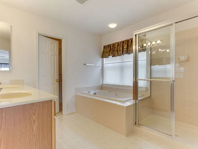 411 Hanrahan Ct SE — Photo 22
