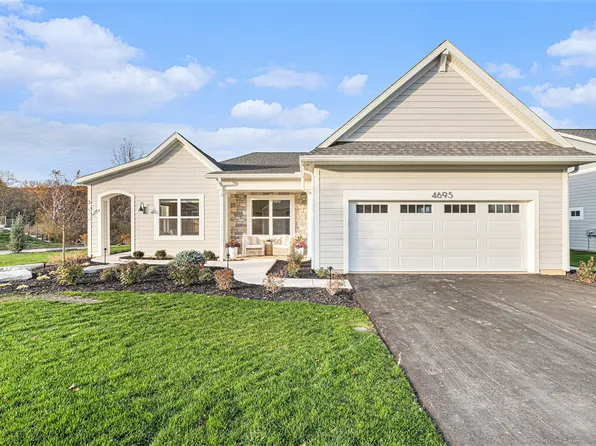 4695 Knapp Bluff Dr NE, Grand Rapids, MI 49525
