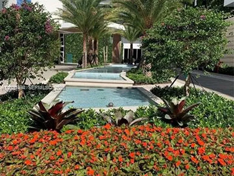16385 Biscayne Blvd #621 — Photo 36