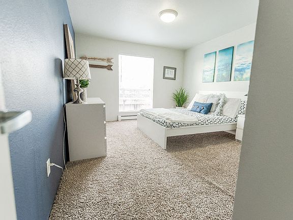 Renton Apartments - The Aviator Apartments - Bedroom 1