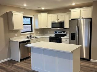 19 N Herren Ave, Ellsinore, MO 63937