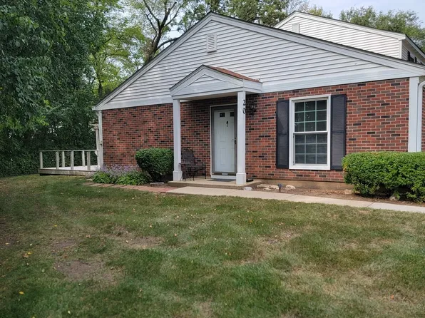 20 Oak Valley Dr #20, Cary, IL 60013
