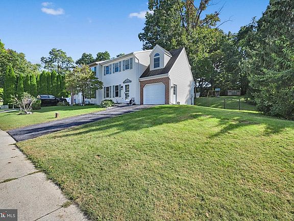 3rd image of 35 Park Ridge Dr