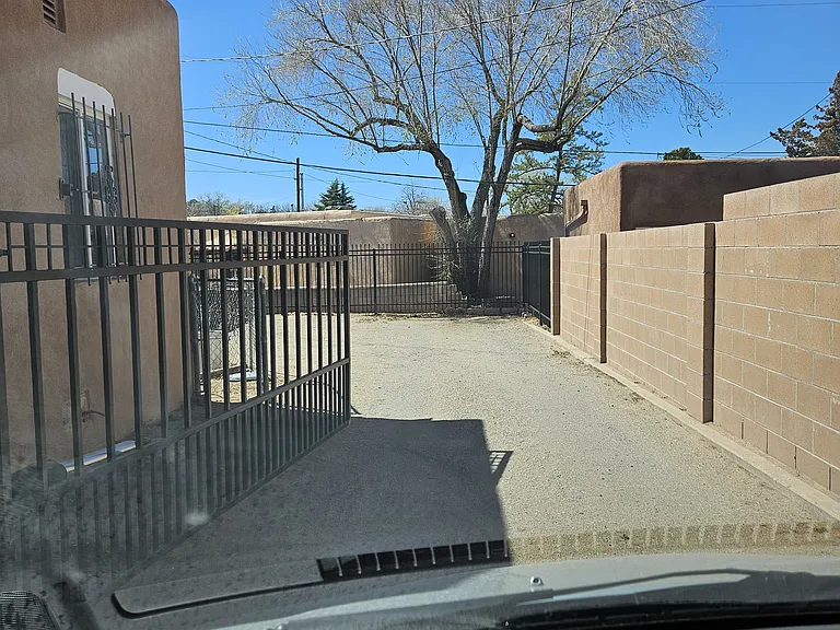 219 
Gate (Electric) Parking Entrance