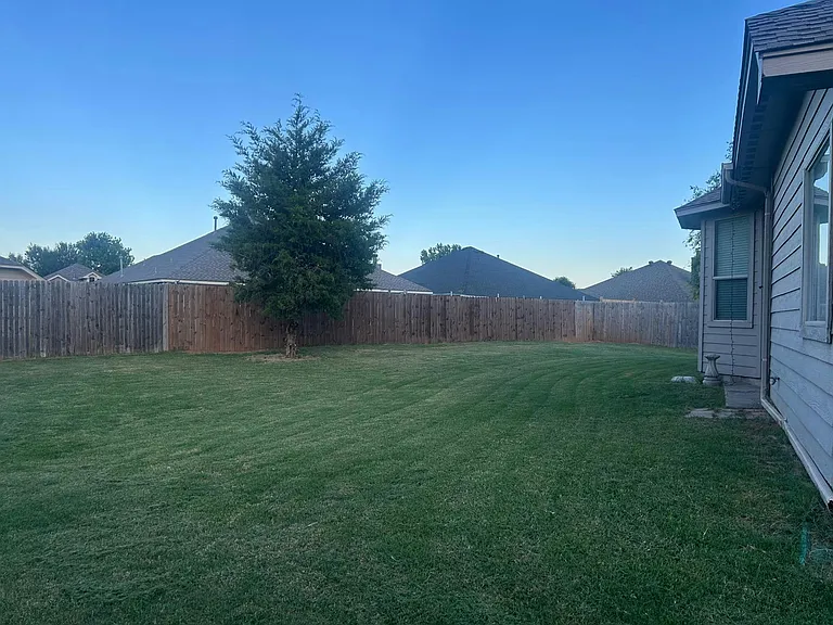 2400 Rookhaven Ln — Photo 9