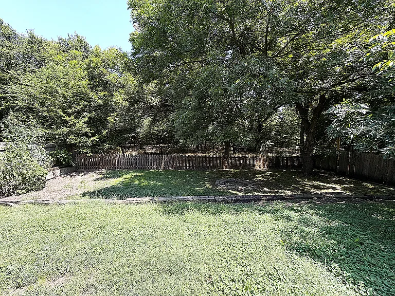 405 Gina Dr — Photo 34