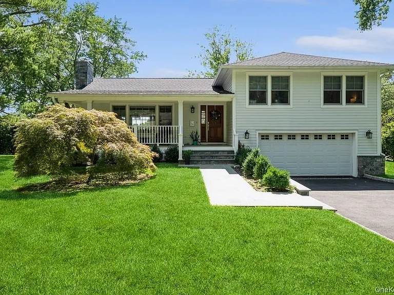 24 Sleepy Hollow Rd — Photo 2