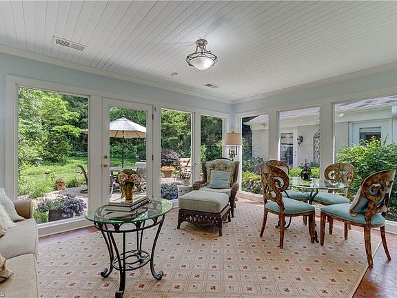 3rd image of 404 Elmwood Dr