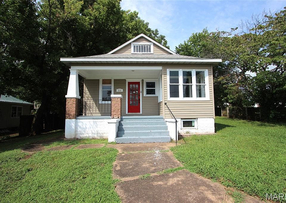1st image of 213 E Walnut St