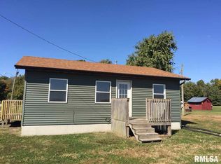 911 SE 5th St, Morrisonville, IL 62546