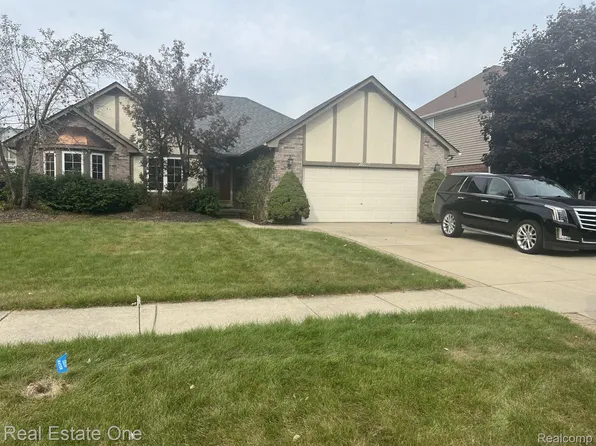 12929 N Beechnut Dr E, Sterling Heights, MI 48313
