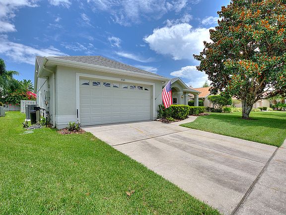 3rd image of 3545 Molona Dr
