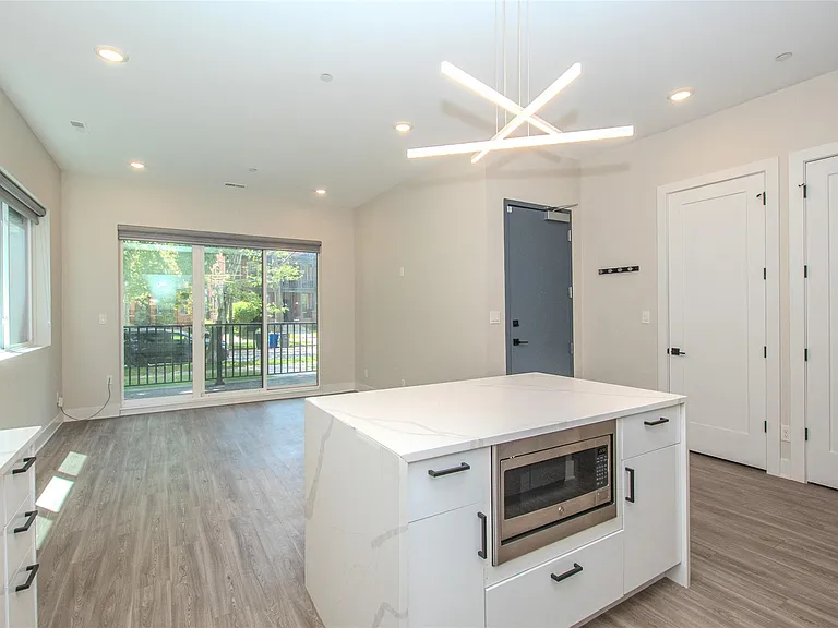 4530 Commonwealth St #1 — Photo 14