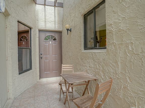 5th image of 10007 NW 83rd St APT 3