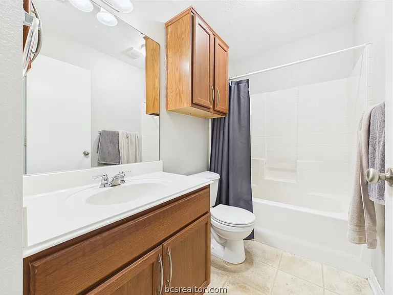 1006 Crested Point Dr — Photo 9