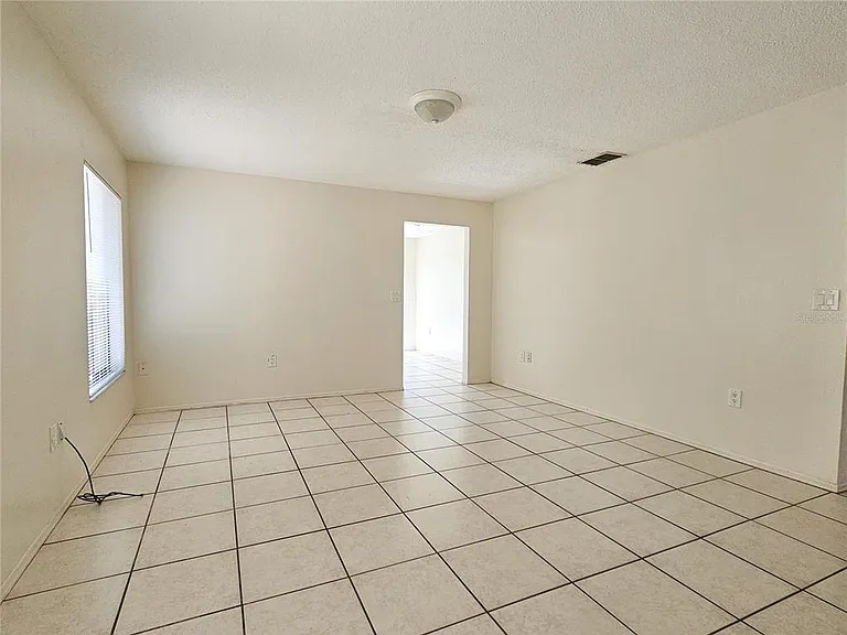 1424 Bramblewood Dr — Photo 3