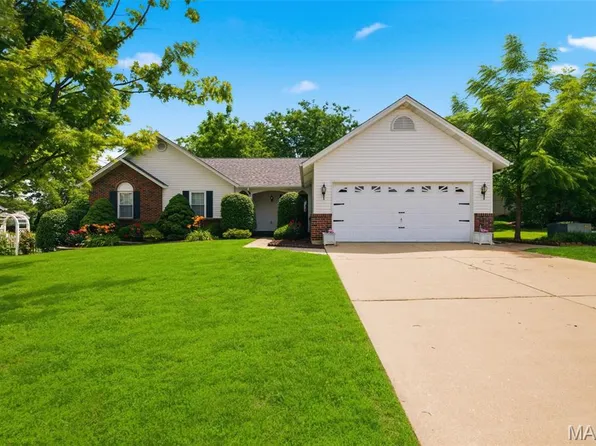 2082 Hackmann Estates Dr, Saint Charles, MO 63303