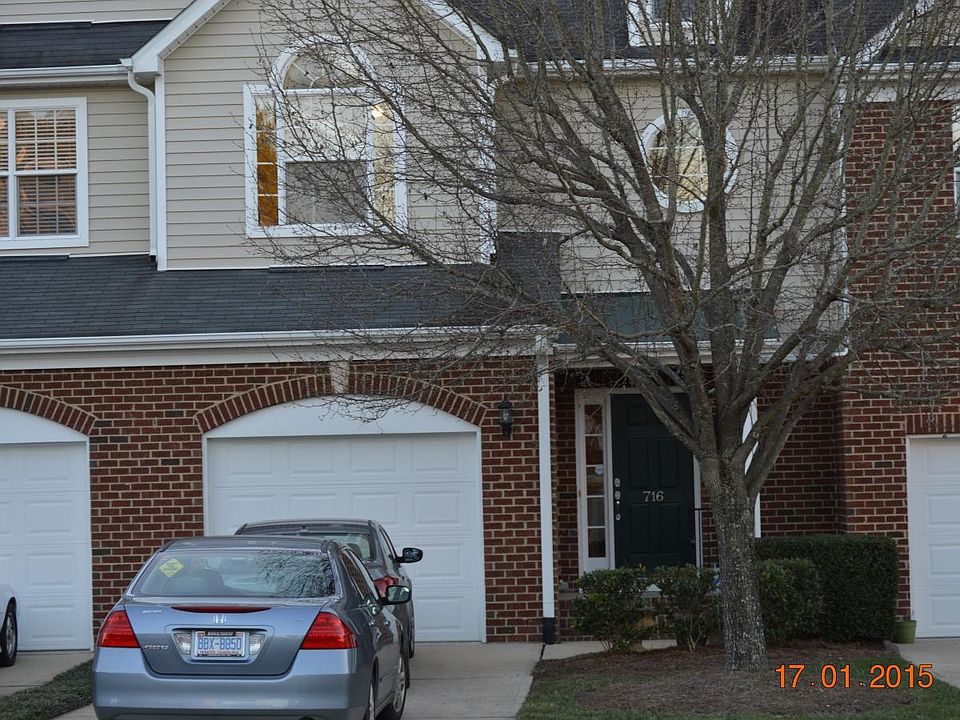 Exterior with one car garage