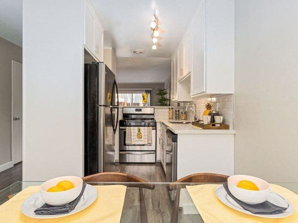 624 S Glendora Ave #902A