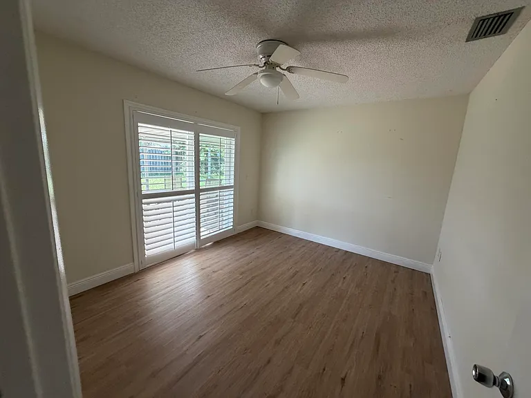 4733 Bison St — Photo 9