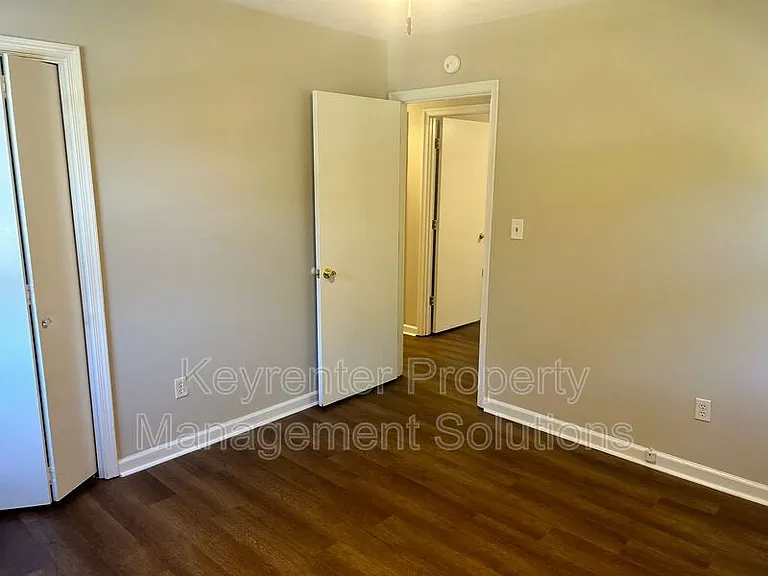 510 Shore Rd — Photo 24